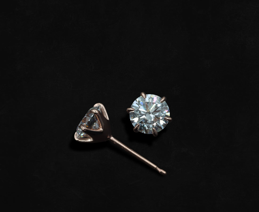 ILA SODHANI Chispa Stud in 1 ct. tw. lab grown diamond set with six prongs on yellow gold post.